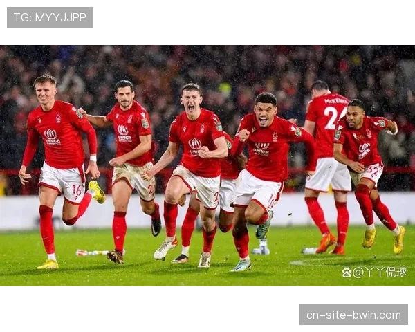 西汉姆联客场绝平曼联 铁锤帮保级之路现转机